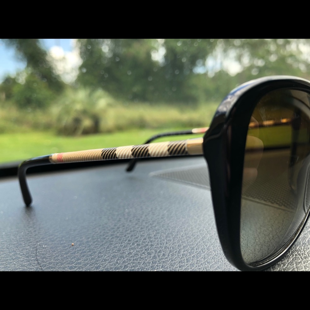 Women’s Burberry Sunglasses - Picture 6 of 7
